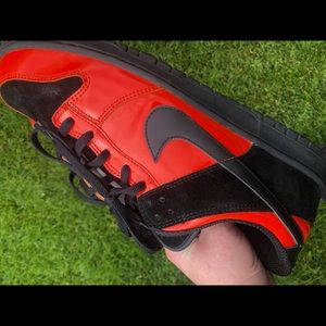 Nike DUNKS will be sold by 7pm pacific time 5/20